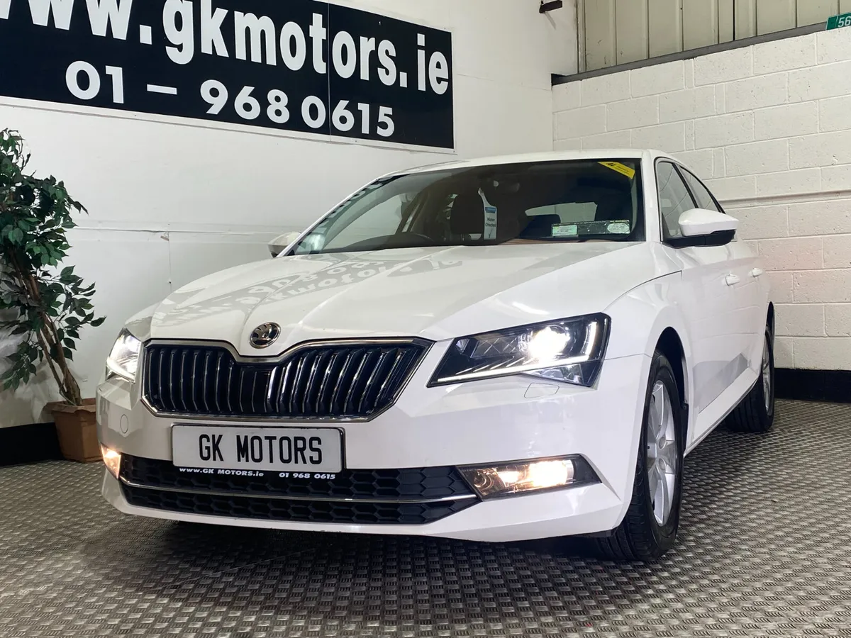 Skoda Superb 2018///LOW MILEAGE//FINANCE AVAILABLE - Image 4