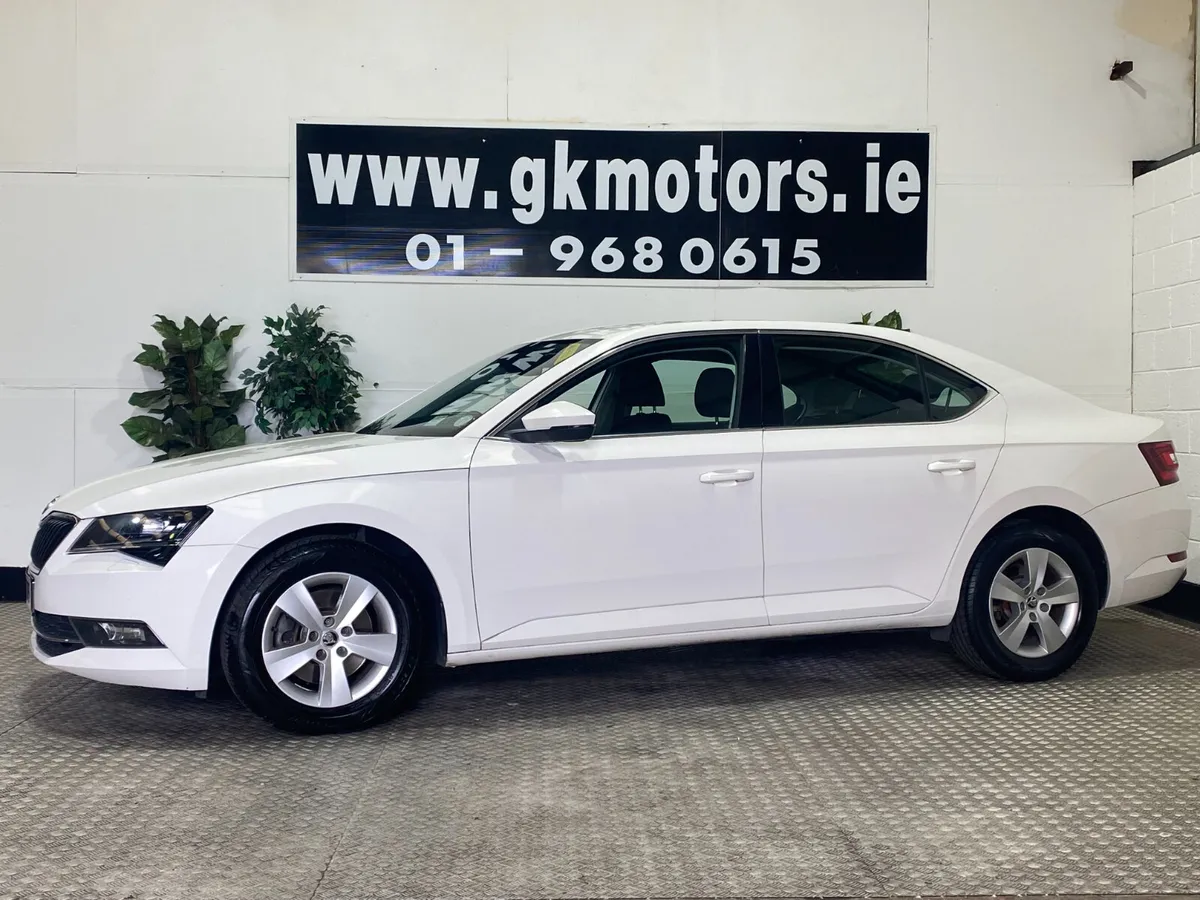 Skoda Superb 2018///LOW MILEAGE//FINANCE AVAILABLE - Image 3