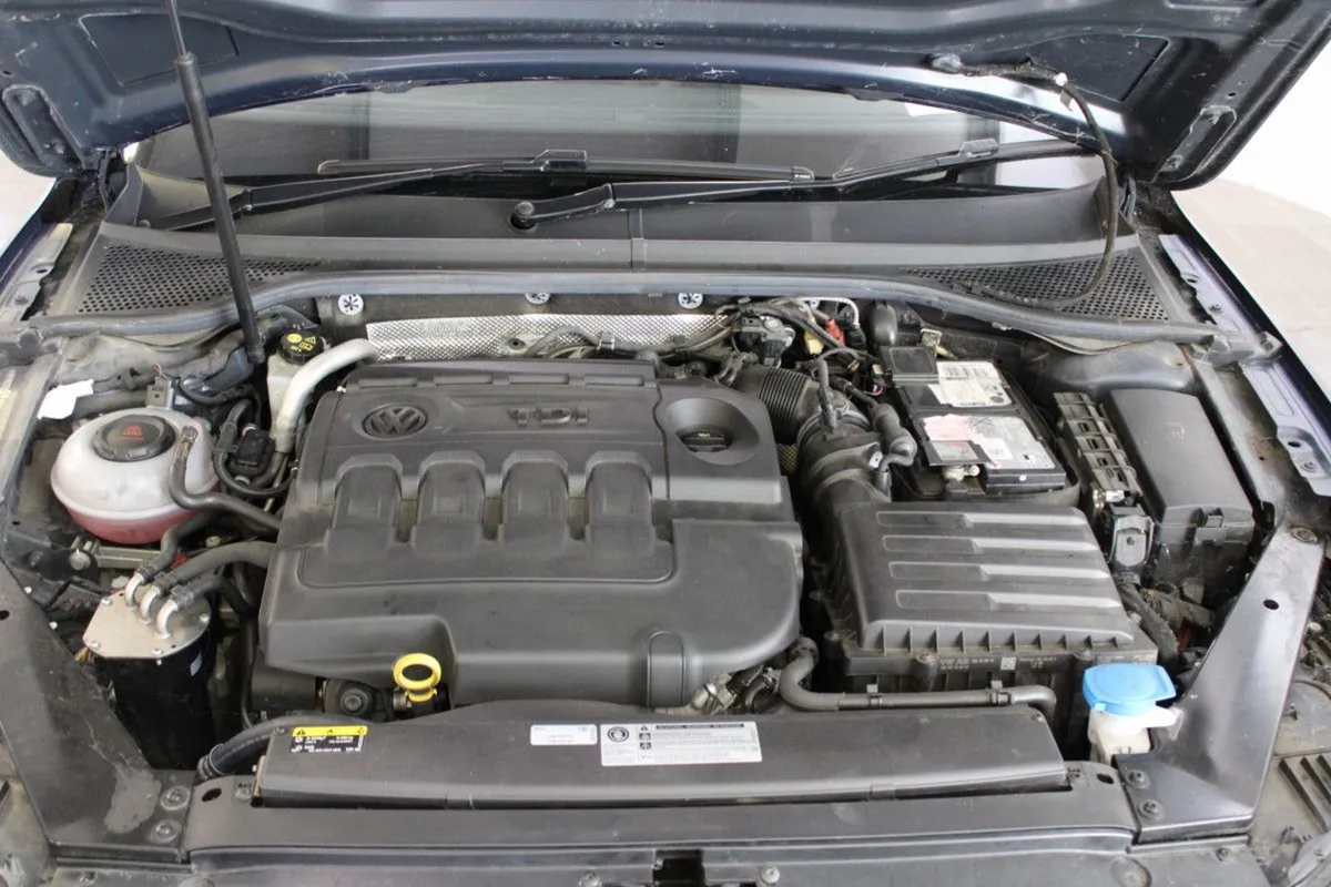 Volkswagen Passat 2.0 TDI DSG 150HP - Image 4