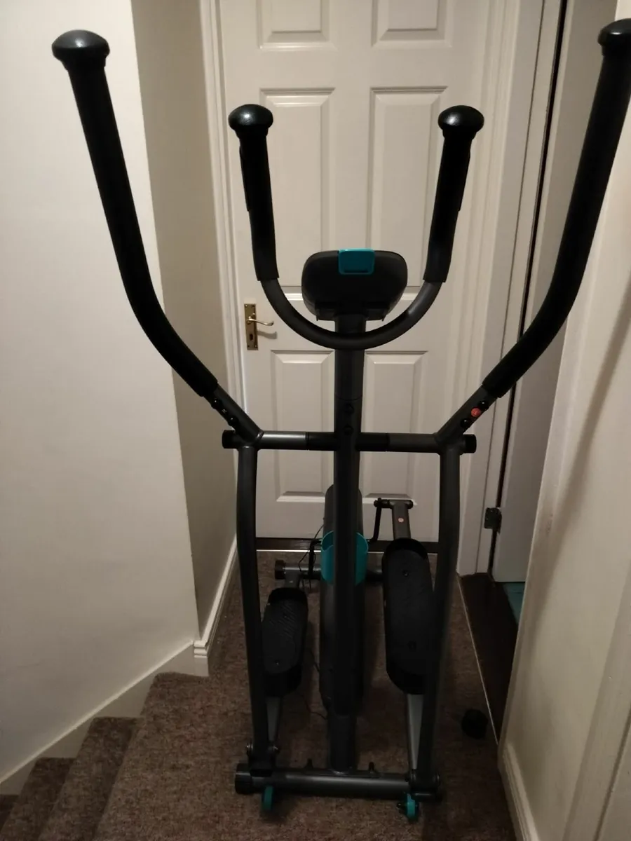 Cross trainer - Image 1