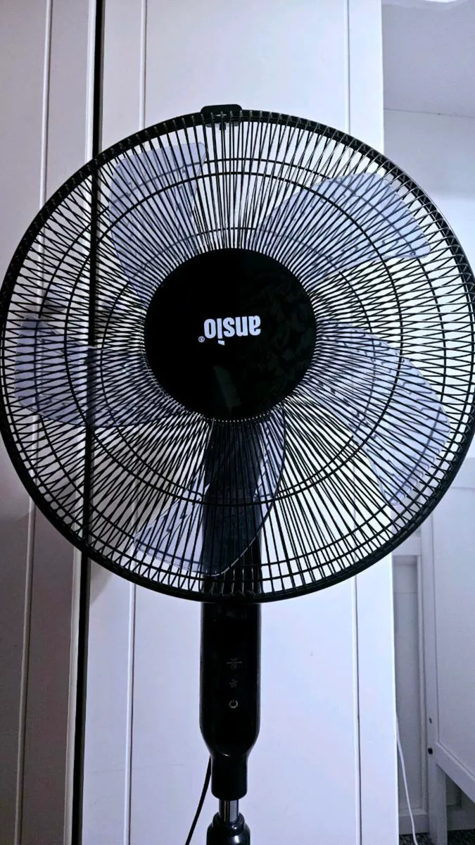 Floor fan with Remote and 12speed setting. - Image 2