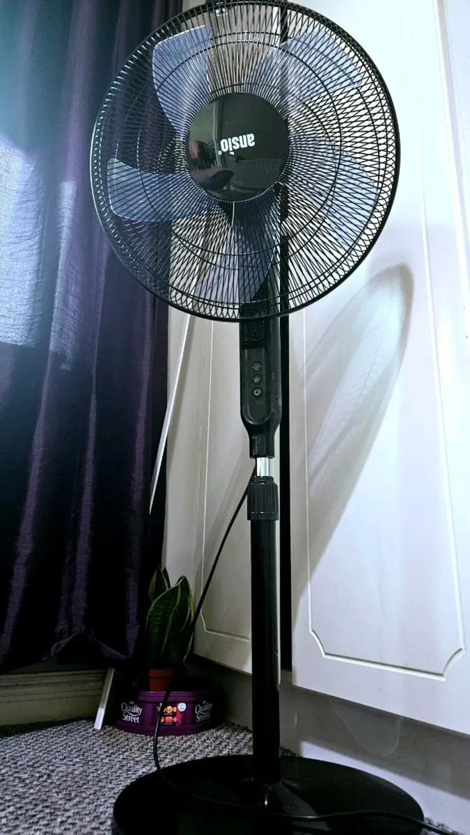 Floor fan with Remote and 12speed setting. - Image 3