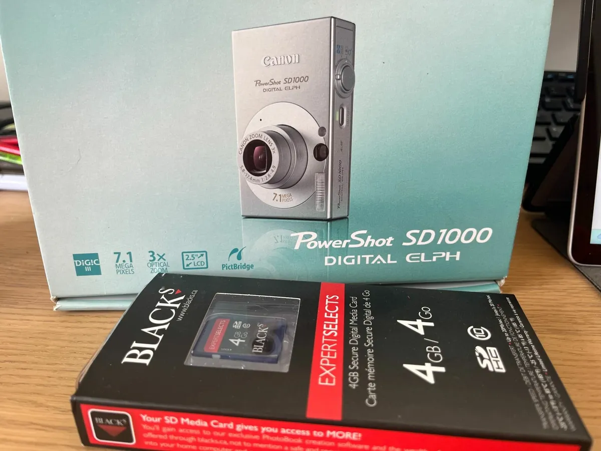Canon digital camera - Image 1