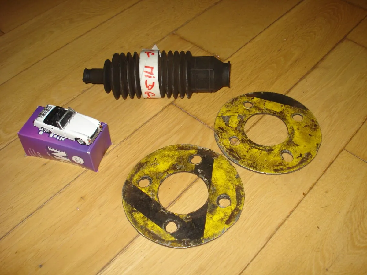MG MIDGET METAL MODEL CAR & REAL CAR ITEMS. - Image 4