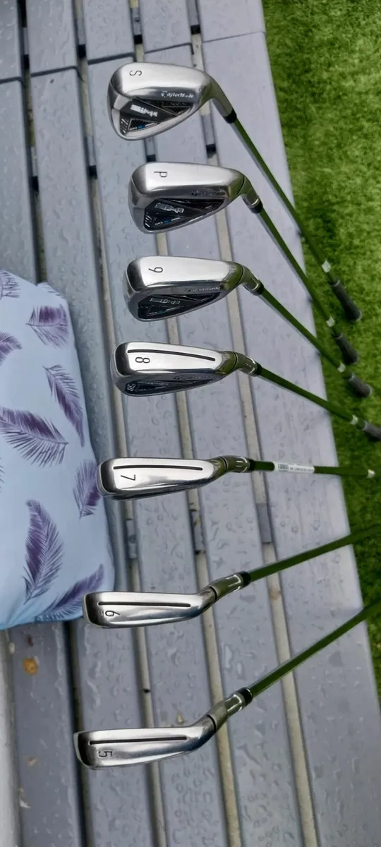 Taylormade Sim2 Max golf clubs - Image 1