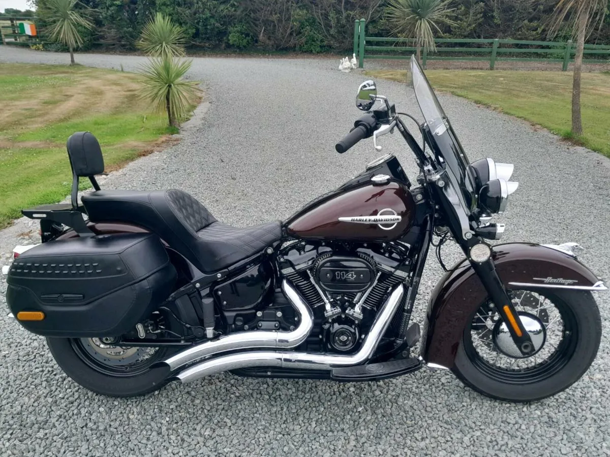 PRICE DROP LOW MILES HERITAGE SOFTAIL CLASSIC 114 - Image 1