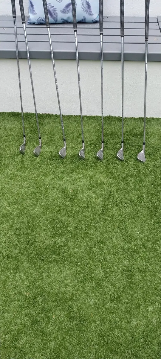 Taylormade Sim2 Max golf clubs - Image 2