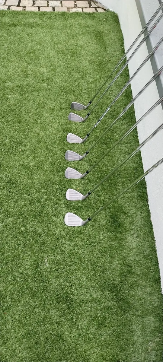 Taylormade Sim2 Max golf clubs - Image 4