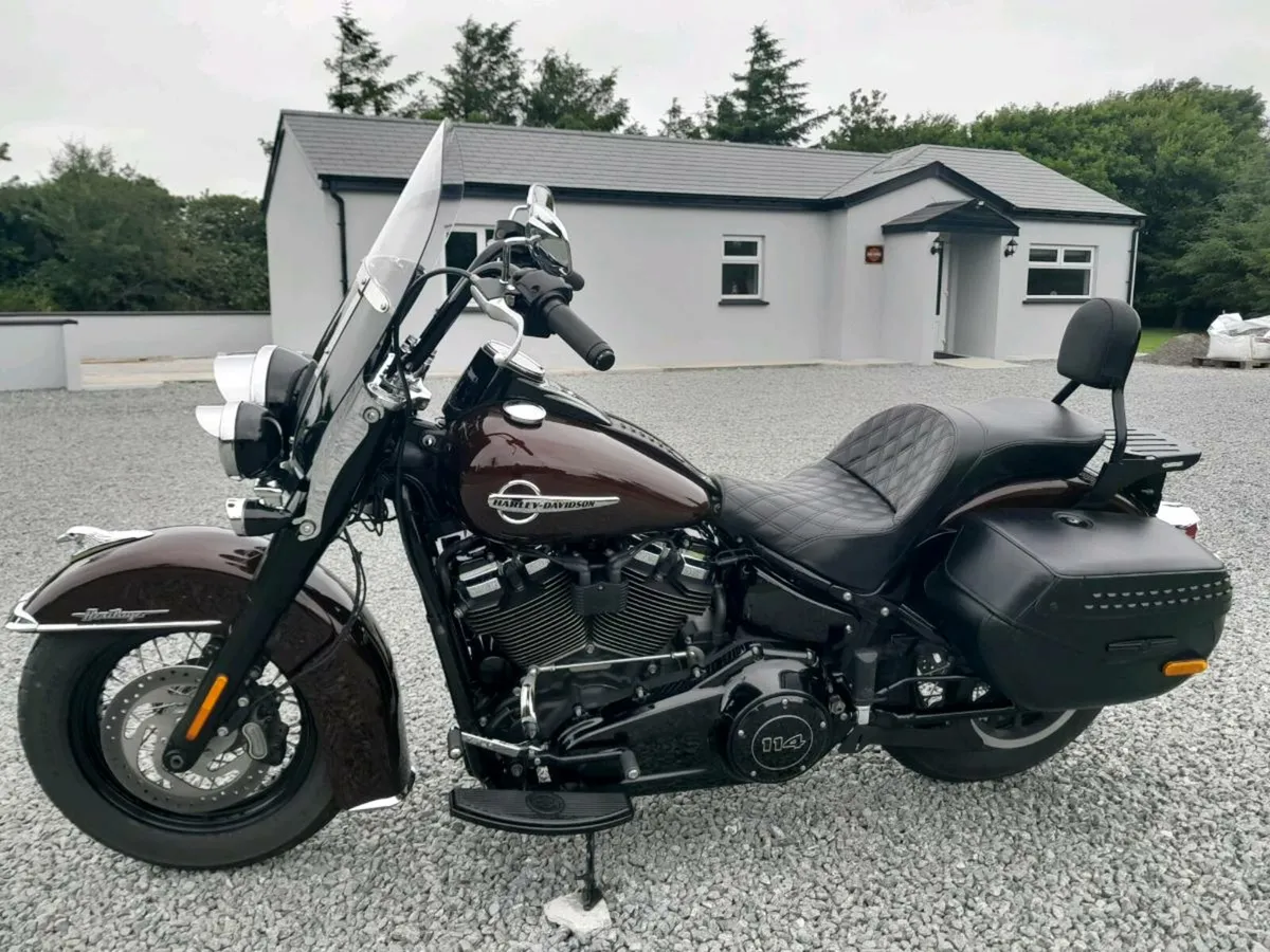 PRICE DROP LOW MILES HERITAGE SOFTAIL CLASSIC 114 - Image 3
