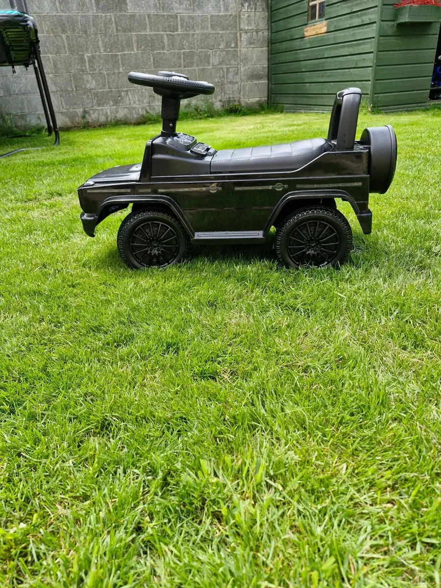 Ride on car + scooter - Image 1