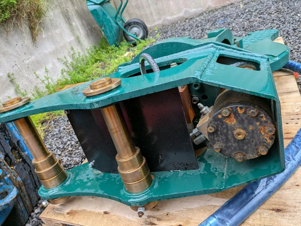 Hydraulic shear - Image 2