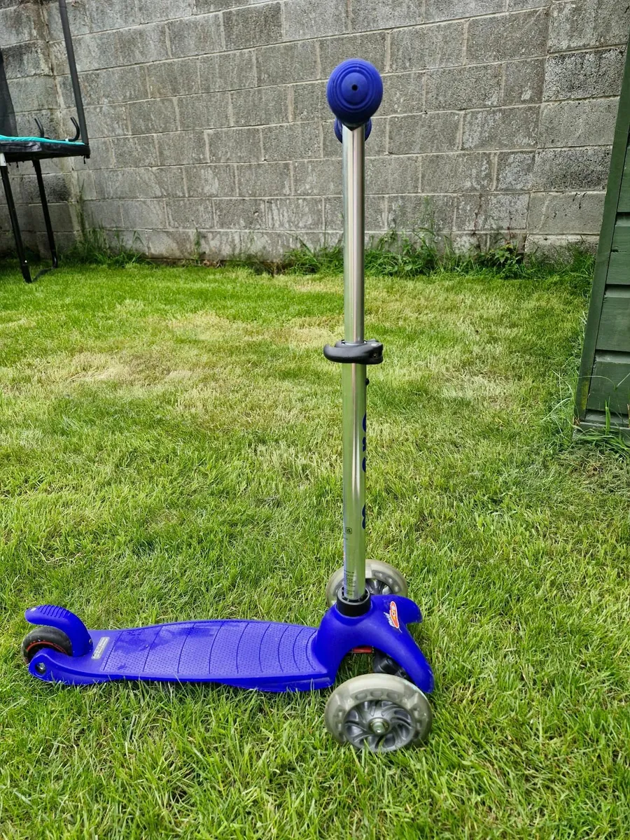 Ride on car + scooter - Image 3