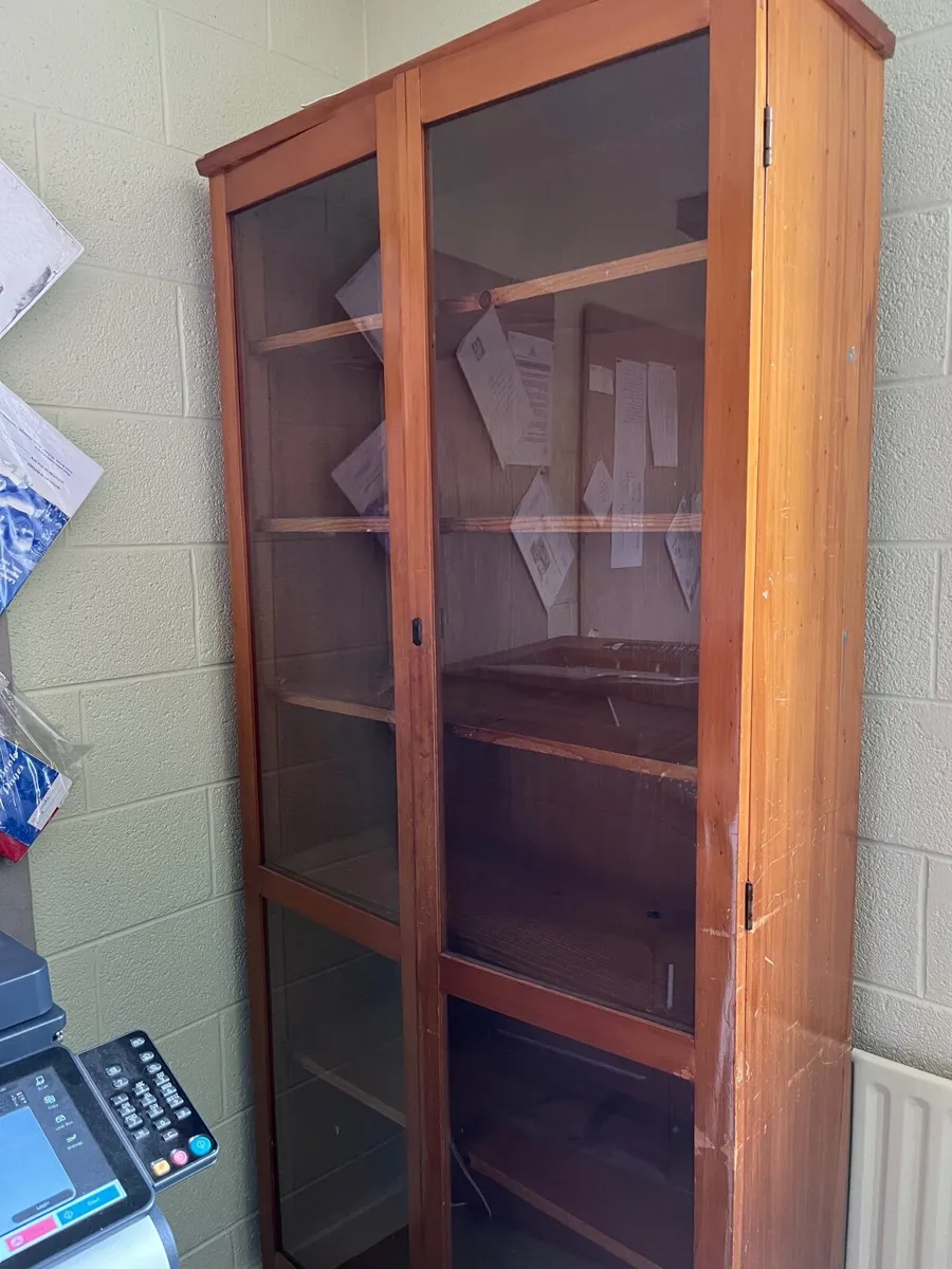 Display cabinets - Image 1