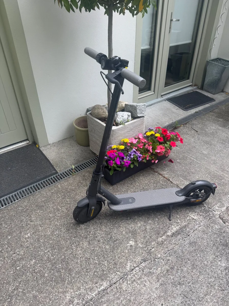 Xiaomi Mi Electric Scooter 1S - Image 1
