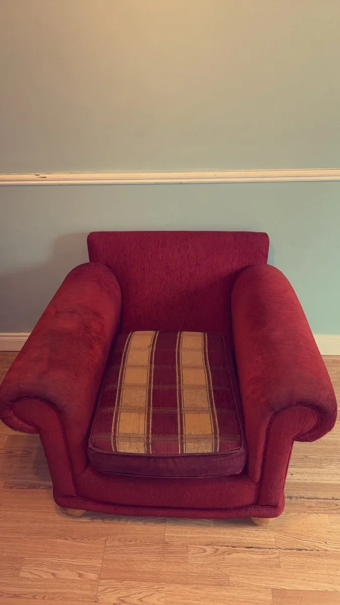 2 ARM CHAIRS FOR SALE CAN BE SOLD SEPARATELY!✅💬 - Image 2