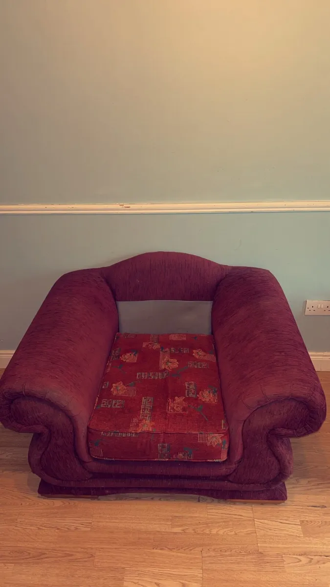 2 ARM CHAIRS FOR SALE CAN BE SOLD SEPARATELY!✅💬 - Image 3