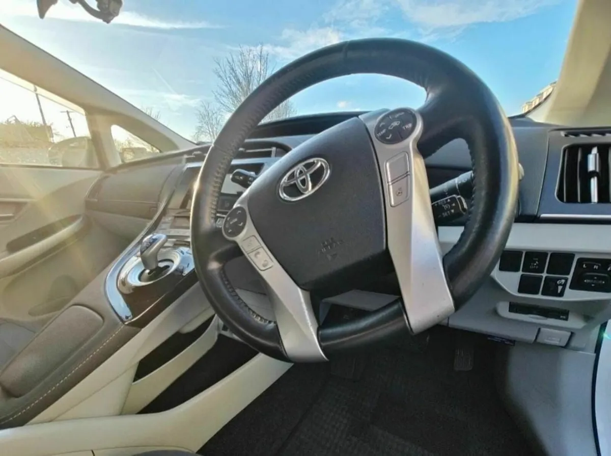 Toyota Prius 2015, PHEV, Plug in hybrid, Leather - Image 2