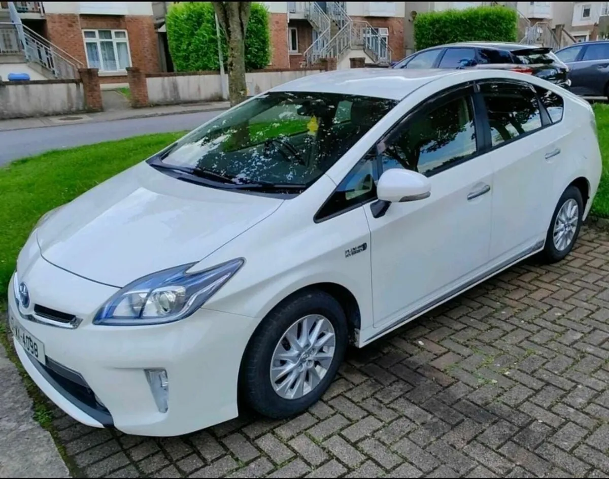 Toyota Prius 2015, PHEV, Plug in hybrid, Leather - Image 1