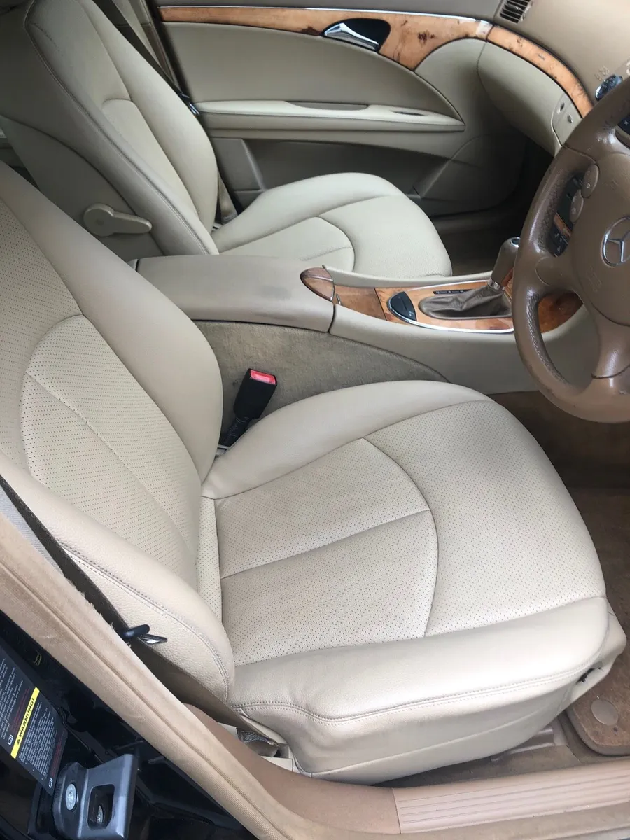 07 MERCEDES E200 SANDSTONE LEATHER - Image 2