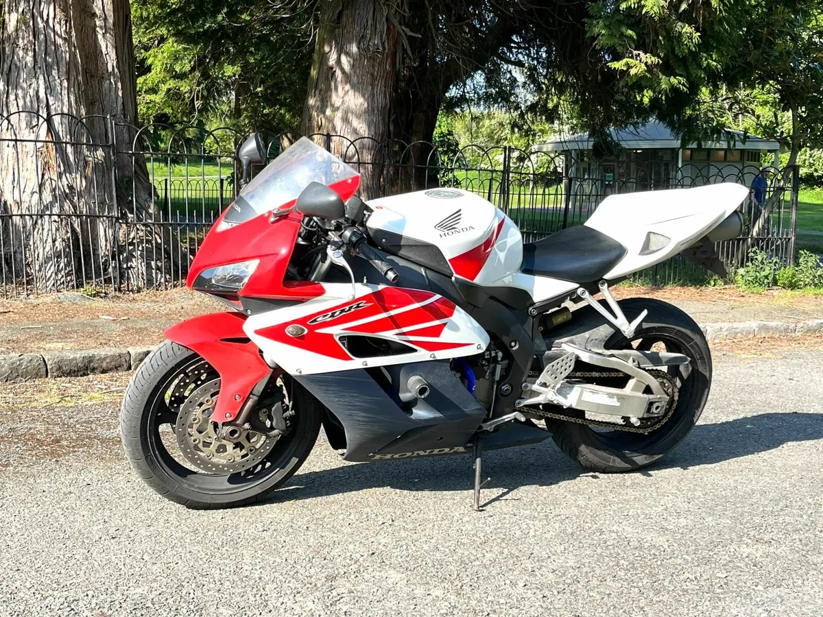 Honda CBR 1000RR Fireblade 2005 - Image 3