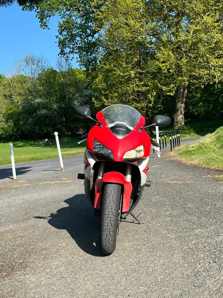 Honda CBR 1000RR Fireblade 2005 - Image 4