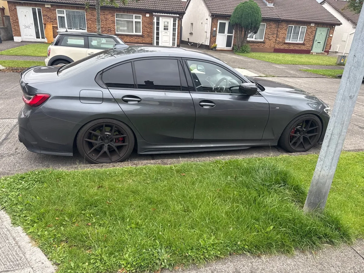 BMW 330e - Image 1