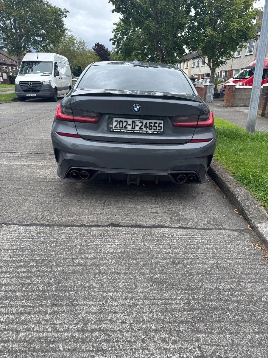 BMW 330e - Image 2