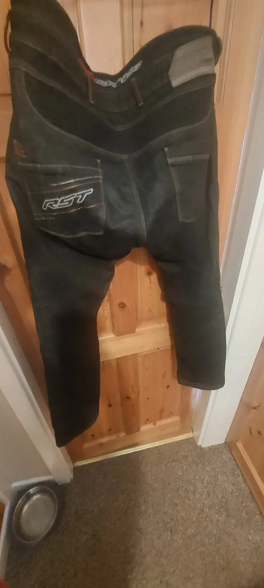 Motorcycle gear/clothes - Image 2