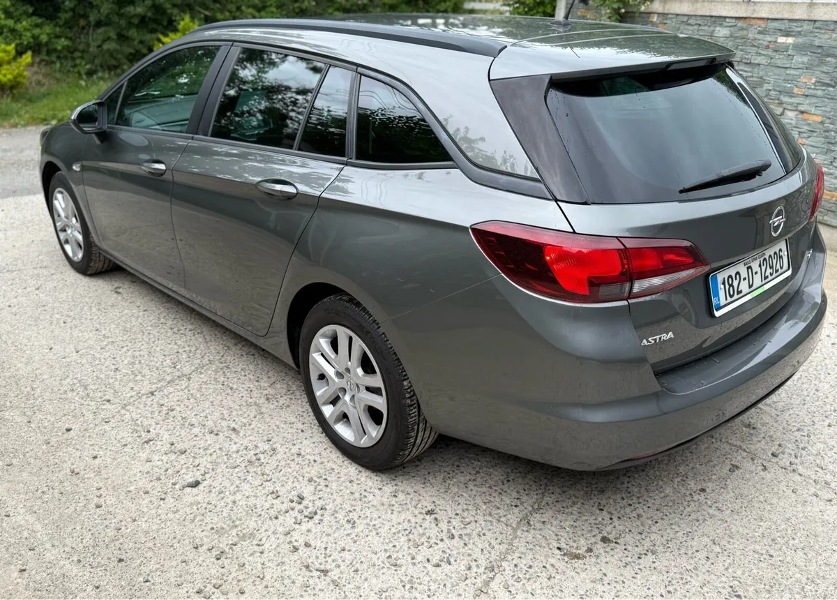 2018 (182) opel Astra estate - Image 4