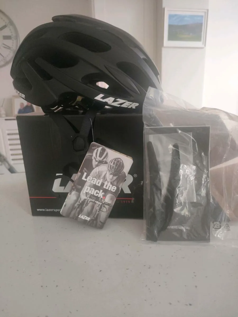 Lazer adult cycling helmet - Image 1