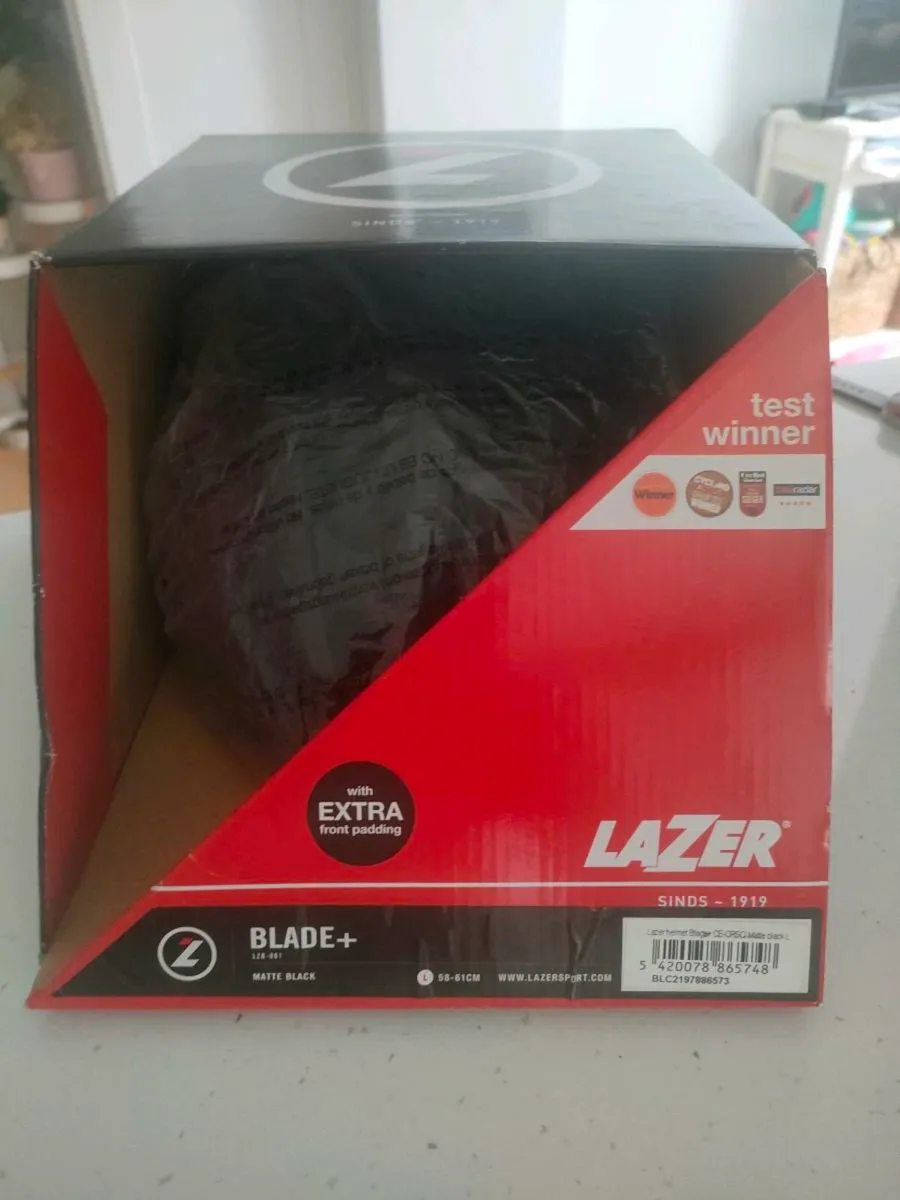 Lazer adult cycling helmet - Image 2