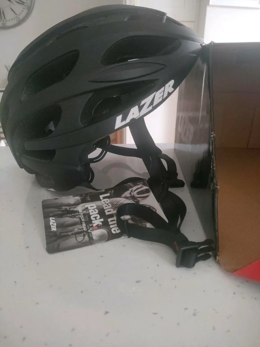 Lazer adult cycling helmet - Image 3