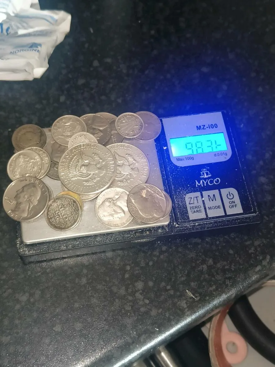 135 grams of silver coins - Image 1