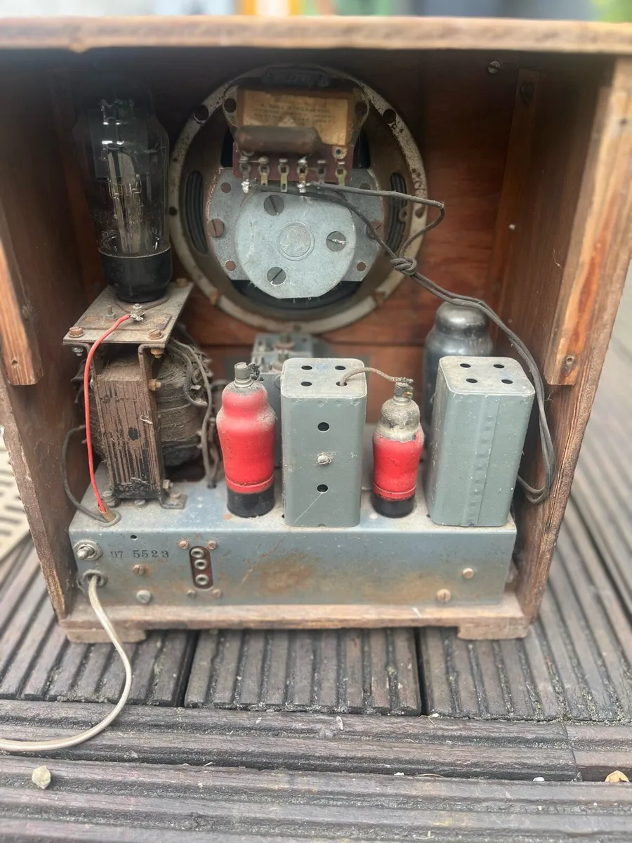 Vintage Wartime Civilian Receiver Radio - Image 2