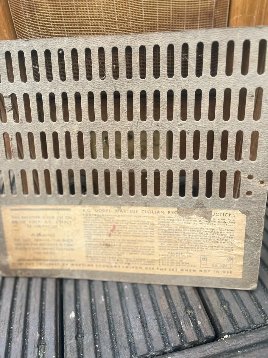 Vintage Wartime Civilian Receiver Radio - Image 4