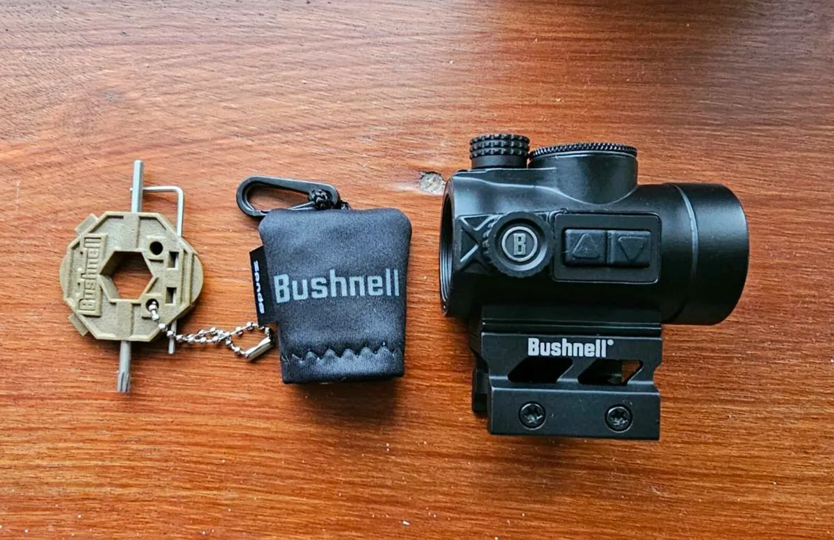 Bushnell TRS26 Reddot sight - Image 1