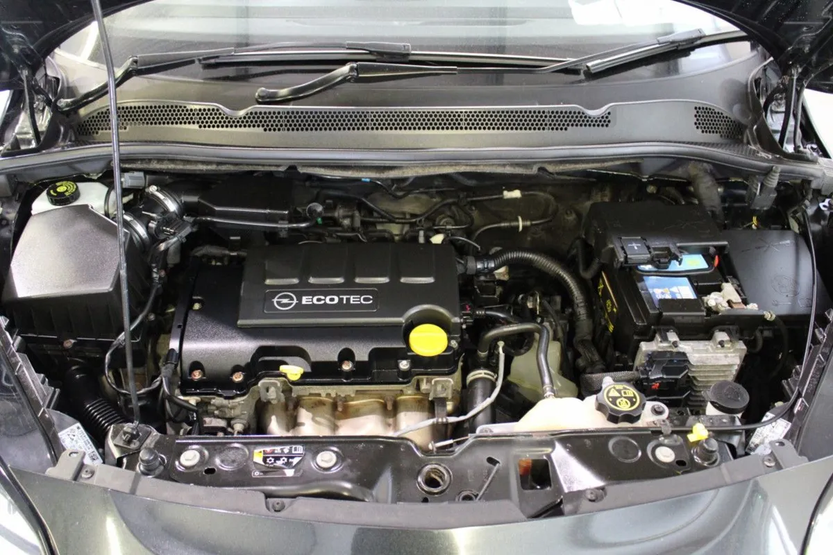 Opel Corsa Excite 1.4 90hp 5DR Auto - Image 4