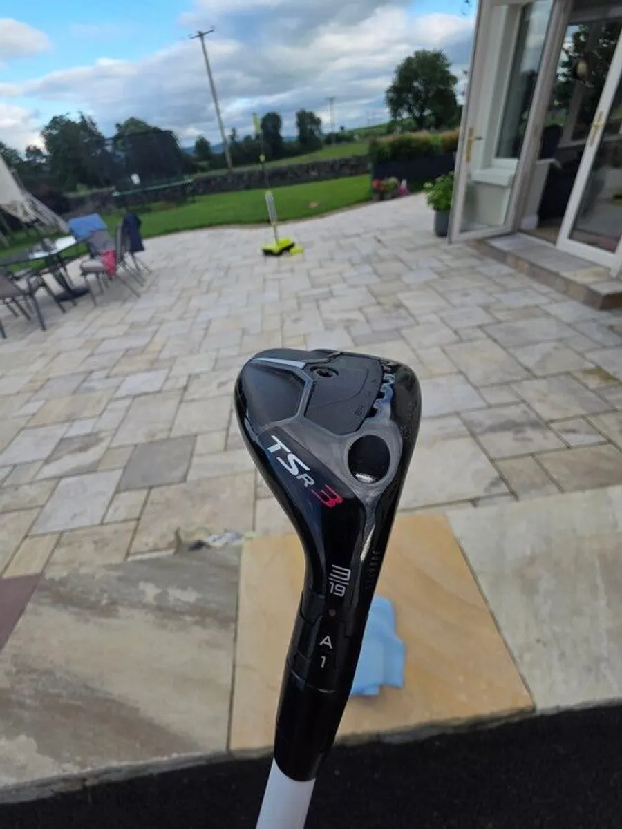 Titleist TSR3 Hybrid 19 degree X flex Tour Spec shaft - Image 1