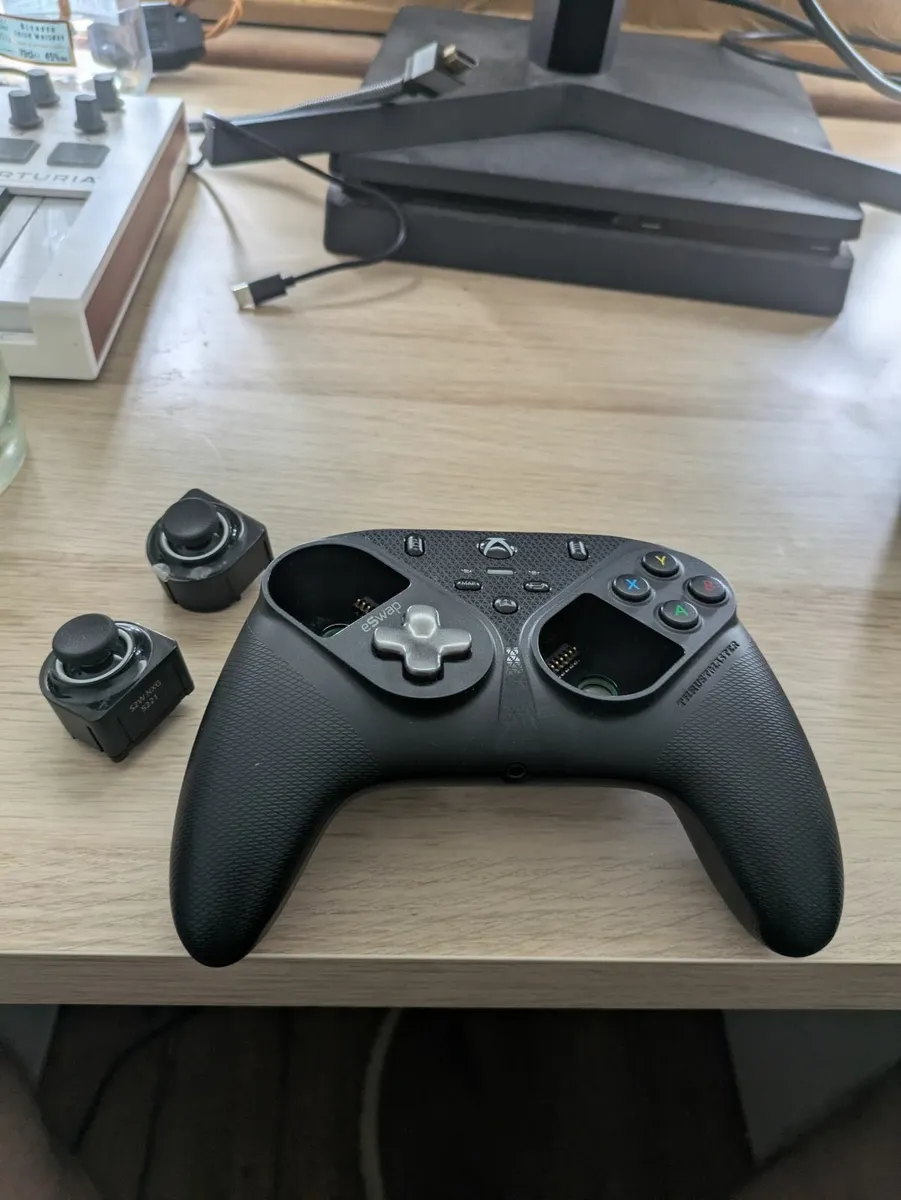 Thrustmaster e swap controller PC and Xbox - Image 1