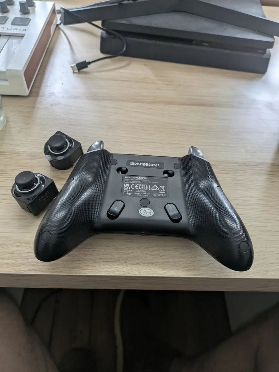 Thrustmaster e swap controller PC and Xbox - Image 2