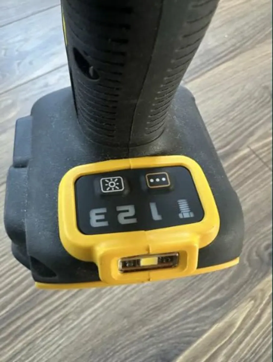 Dewalt Cordless  Impact DCF961.20v - Image 3