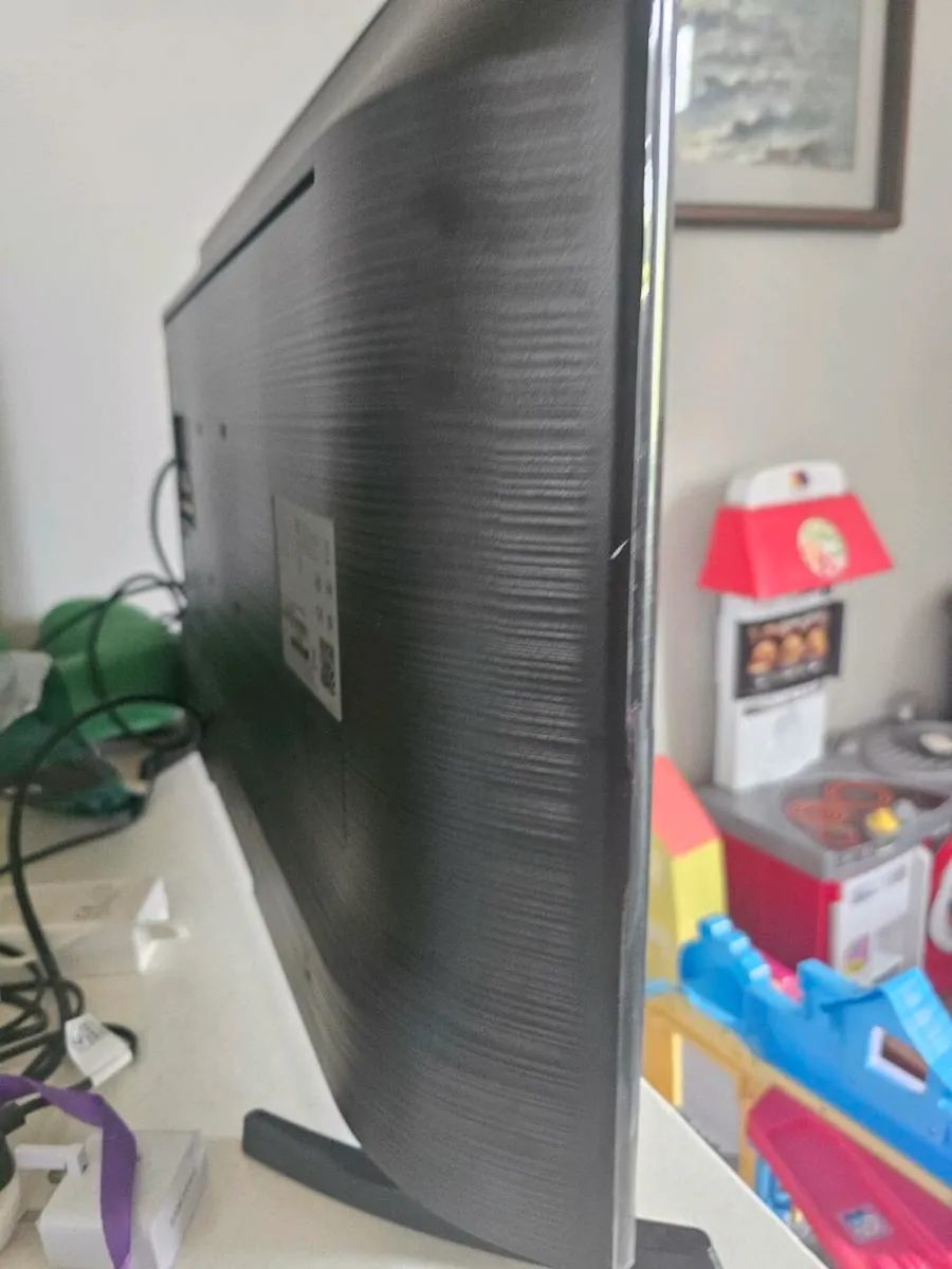 Samsung HDTv 32 - Image 3