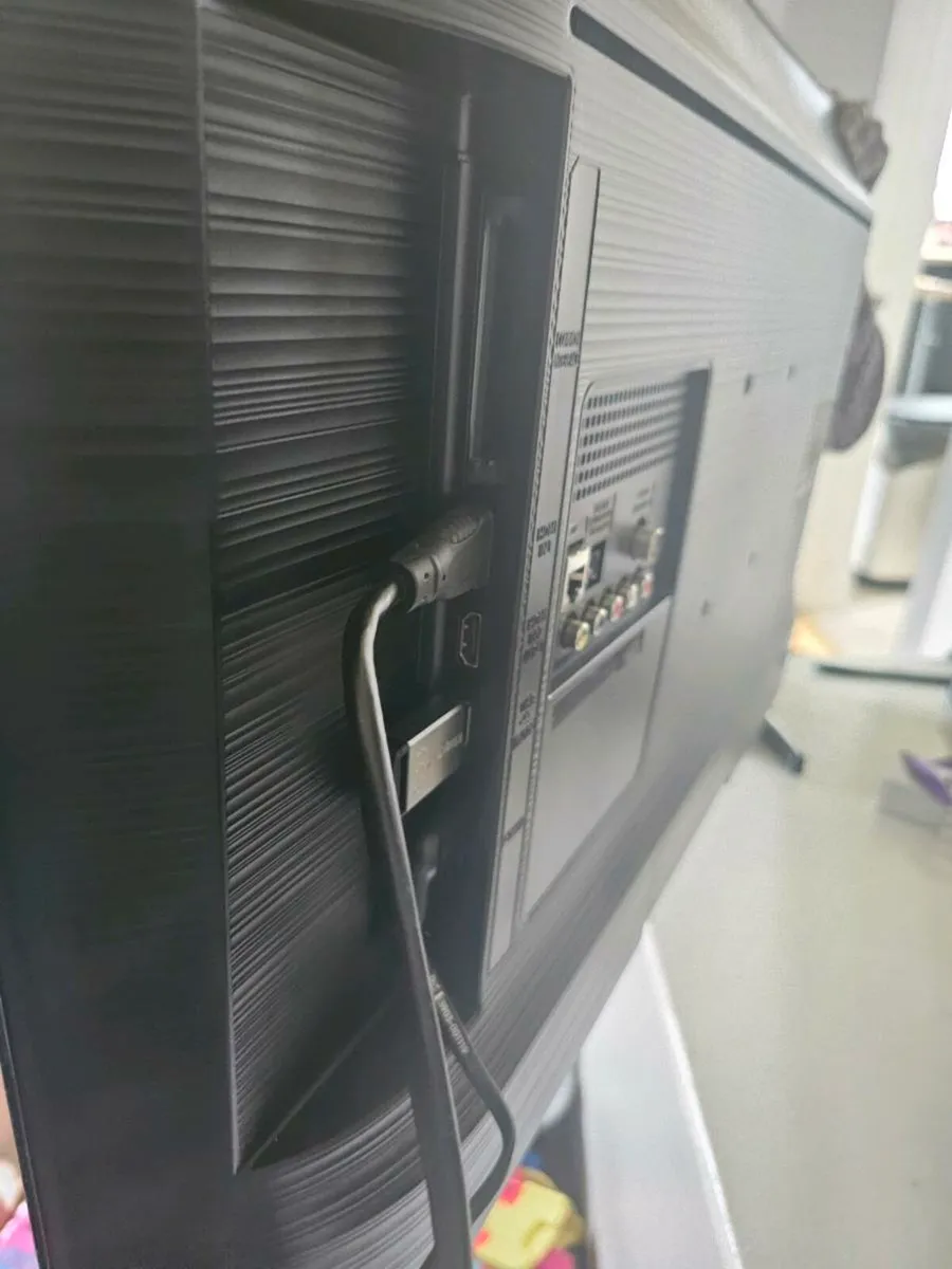 Samsung HDTv 32 - Image 4