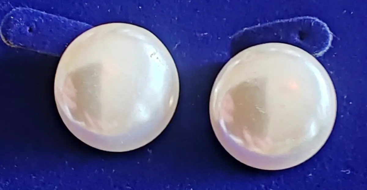 Retro clip on pearl earrings - Image 1