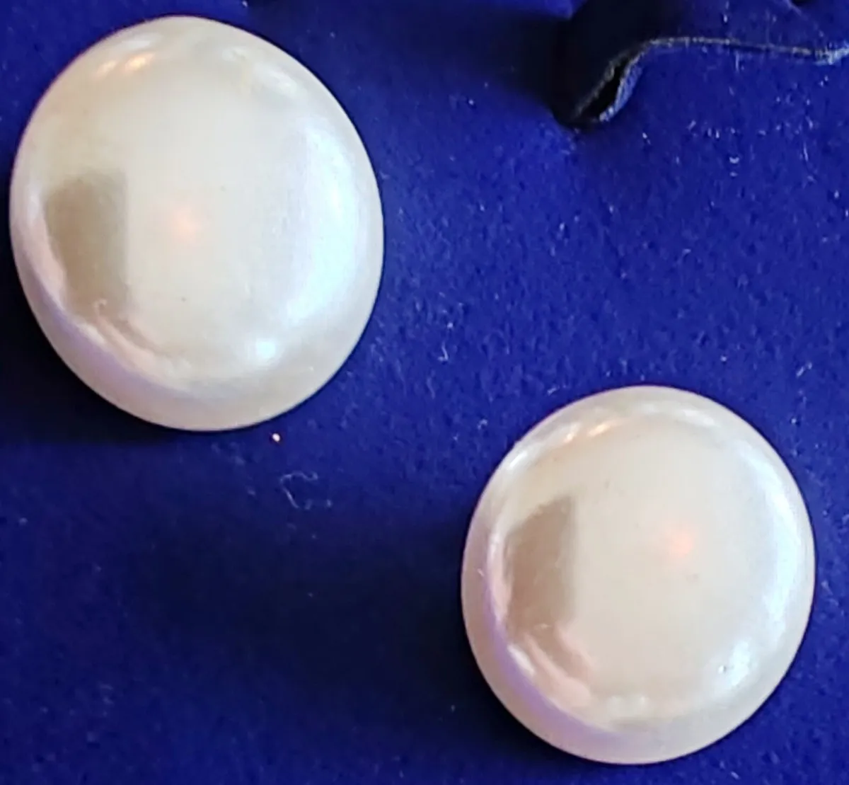 Retro clip on pearl earrings - Image 4