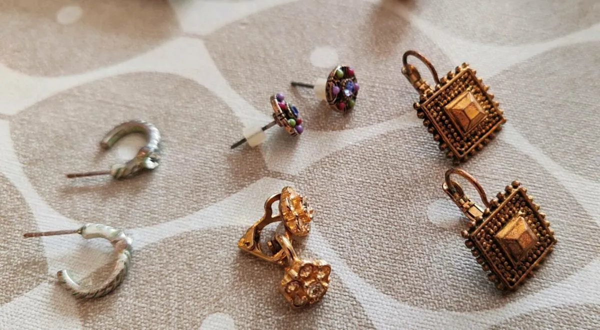 4 pr earrings - Image 2