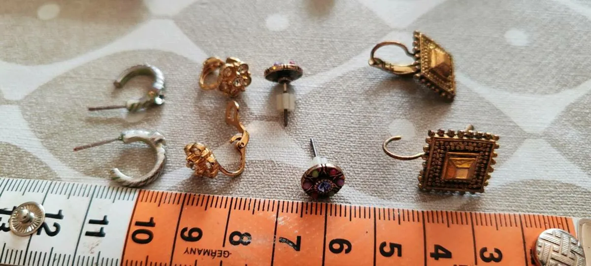 4 pr earrings - Image 3