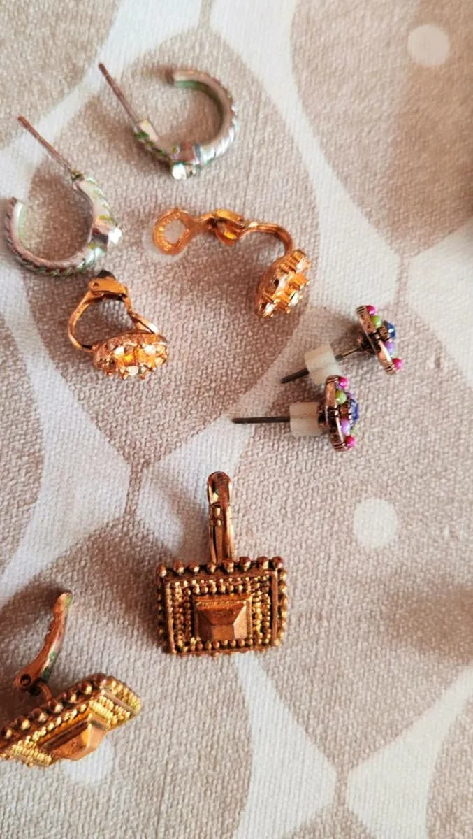4 pr earrings - Image 4