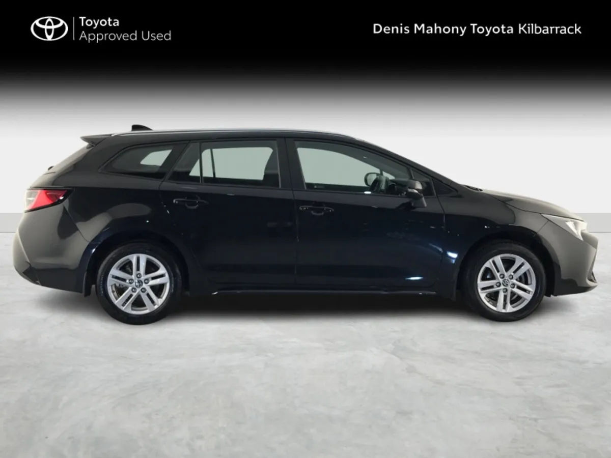 Toyota Corolla Luna Hybrid Touring Sport - Image 3