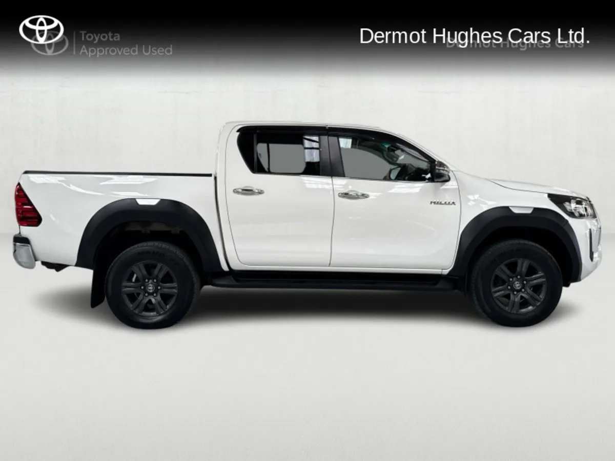 Toyota Hilux 2.4 SR5 DOUBLE CAB 4DR - Image 2